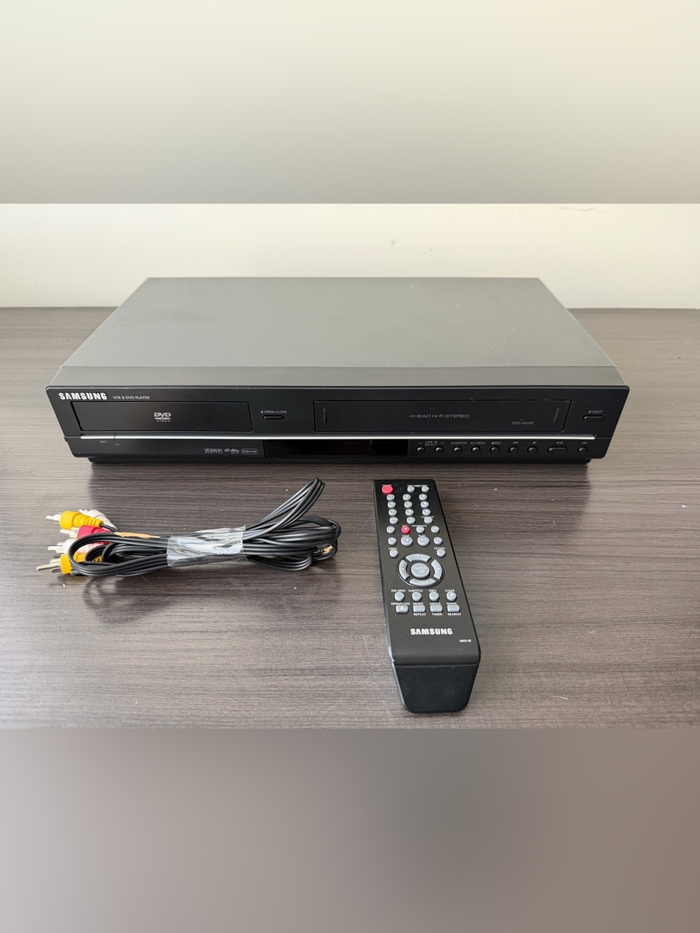 Samsung DVD-V6700  DVD/VHS Combo Player Hi-Fi Stereo with Remote (TESTED)